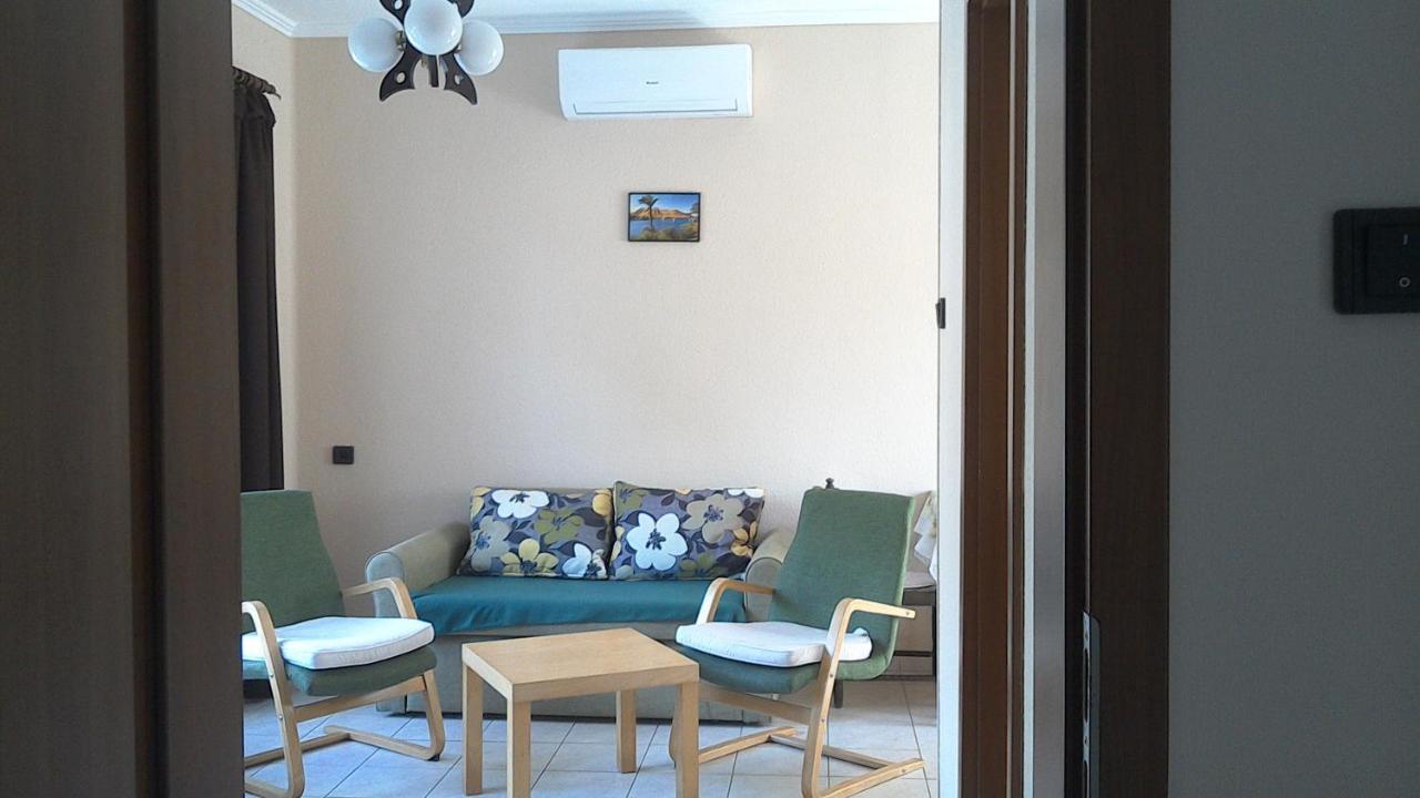 Balatonpart-Lak Apartment บาลาตอนเฟนีแวช ภายนอก รูปภาพ